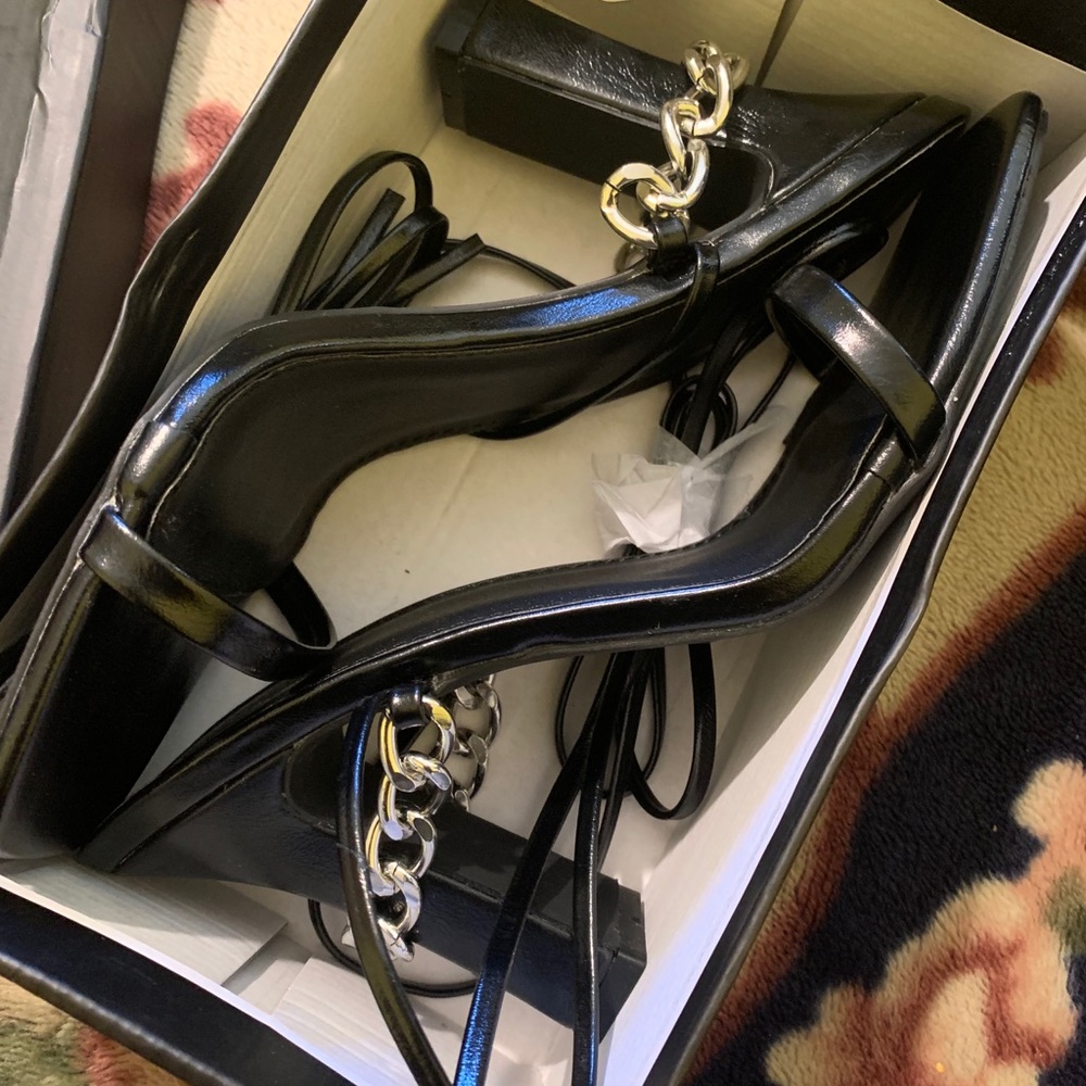 BLACK SILVER CHAIN HEELS